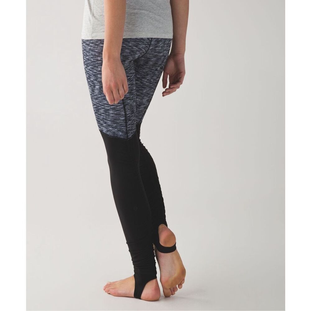 Lululemon Wunder Under Stirrup Leggings Dramatic Static Black White Size 6 EUC